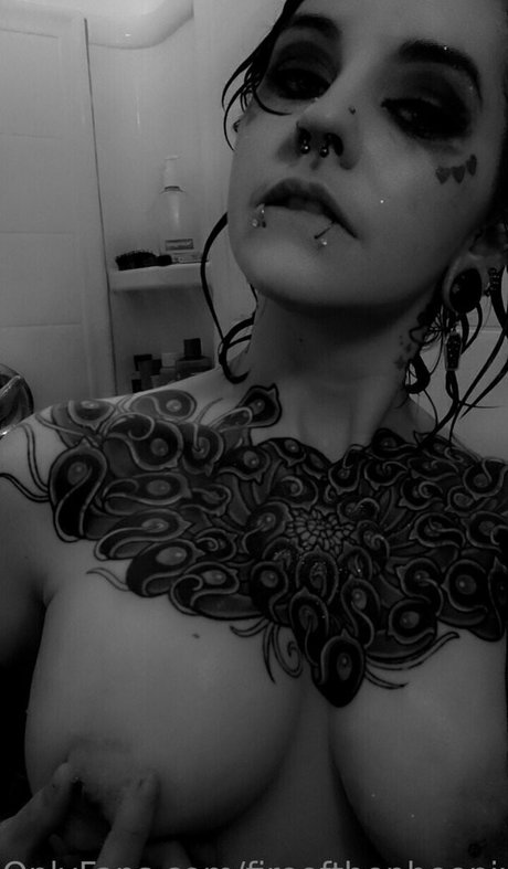 Nacktes geleaktes OnlyFans-Foto von Fireofthepheonix