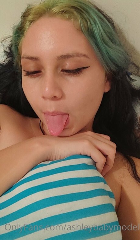 Nacktes geleaktes OnlyFans-Foto von Ashleybabymodel