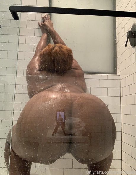 Nacktes geleaktes OnlyFans-Foto von Shonniesue