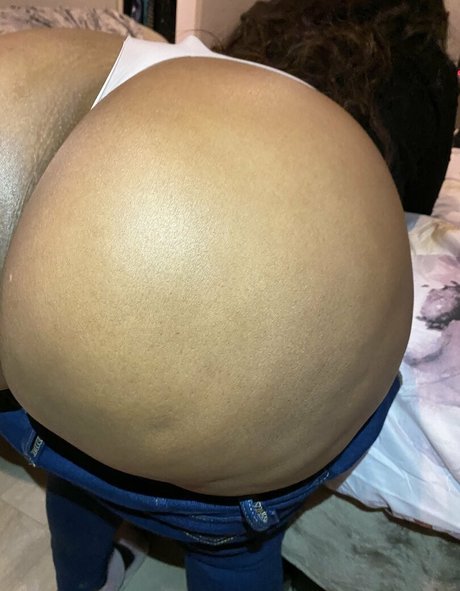 Nacktes geleaktes OnlyFans-Foto von Fatassbaddie
