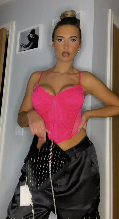 Nacktes geleaktes OnlyFans-Foto von Sophiebowx