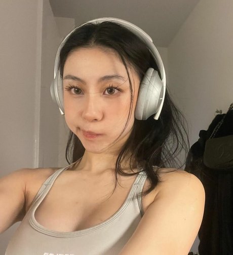Nacktes geleaktes OnlyFans-Foto von Shirliz Leee
