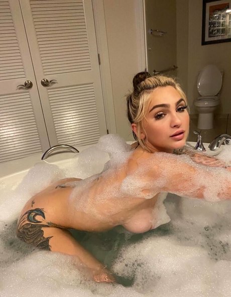 Nacktes geleaktes OnlyFans-Foto von Schoolgirldiary