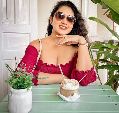 Nimesha Jayarathne