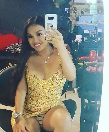 Nacktes geleaktes OnlyFans-Foto von Amyamorevip
