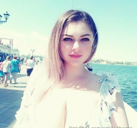 Nacktes geleaktes OnlyFans-Foto von Emilythorne