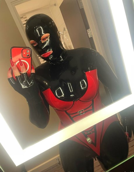 Bee_the_rubber_doll