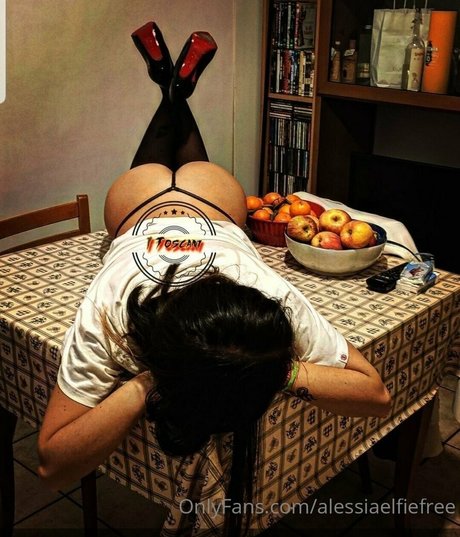Nacktes geleaktes OnlyFans-Foto von Alessiaelfiefree