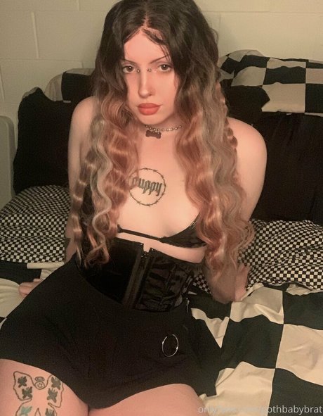 Nacktes geleaktes OnlyFans-Foto von Gothbabybrat
