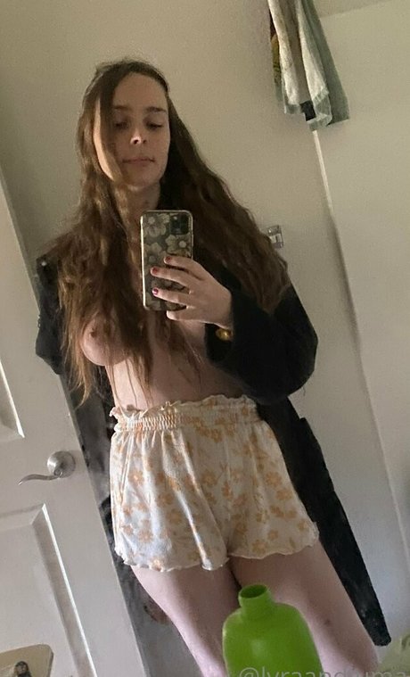 Nacktes geleaktes OnlyFans-Foto von Lyraandluma