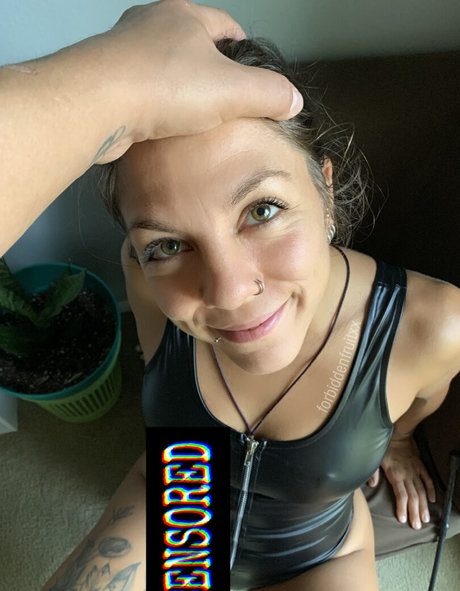 Nacktes geleaktes OnlyFans-Foto von Forbiddenfruitxx