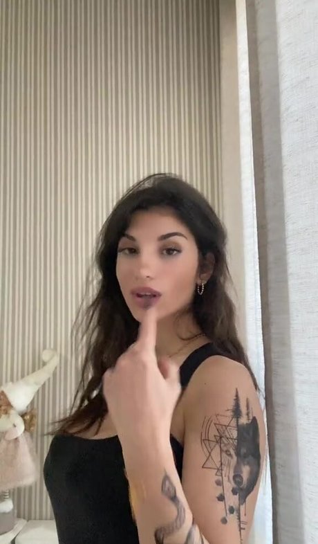 Nacktes geleaktes OnlyFans-Foto von Ika Dauria