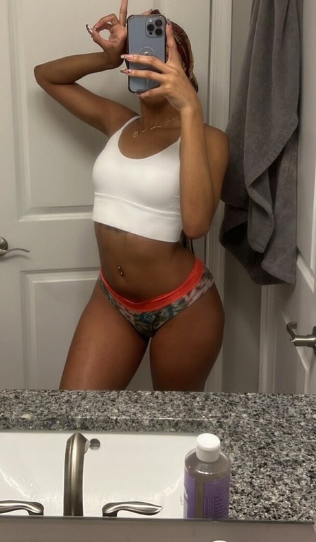 Nacktes geleaktes OnlyFans-Foto von Alleyesondee