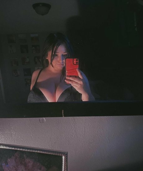 Nacktes geleaktes OnlyFans-Foto von Emaliehall