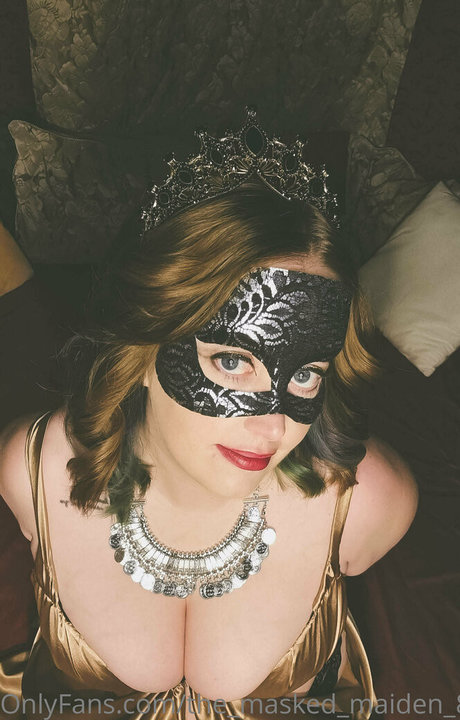 Nacktes geleaktes OnlyFans-Foto von Themaskedmaiden87