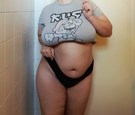 Nacktes geleaktes OnlyFans-Foto von Chubbycherrypie