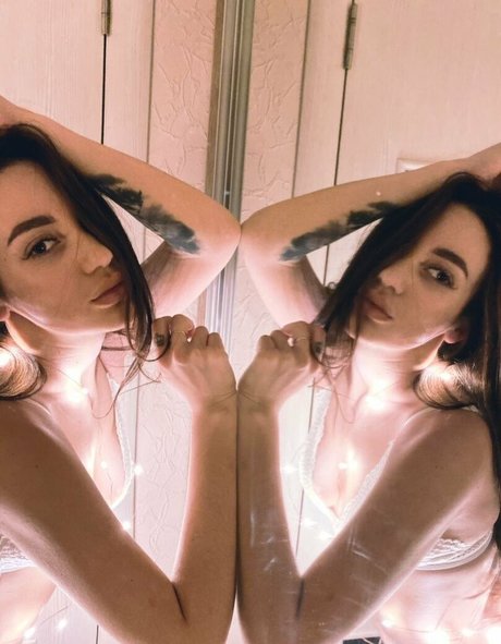 Nacktes geleaktes OnlyFans-Foto von Anyalove2