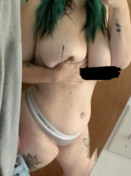 Nacktes geleaktes OnlyFans-Foto von Hazeybliss